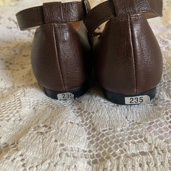 Brown leather ballet flats with ankle straps - Picture 5 of 8